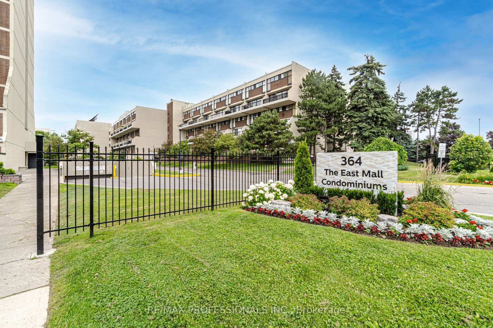 326B - 364 The East Mall, City Centre West, Toronto photo number 2 326B - 364 The East Mall, City Centre West, Toronto photo number 2