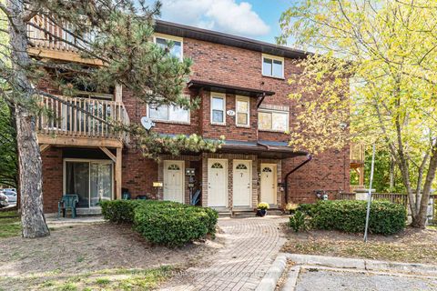 Photo 0 at 7 - 21 Evergreen Court, Ardagh, Barrie