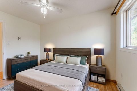 Photo 3 at 7 - 21 Evergreen Court, Ardagh, Barrie