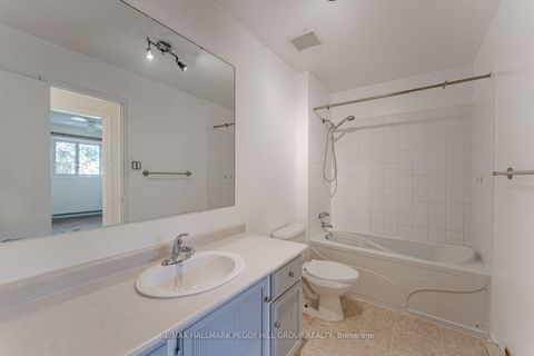 Photo 6 at 7 - 21 Evergreen Court, Ardagh, Barrie