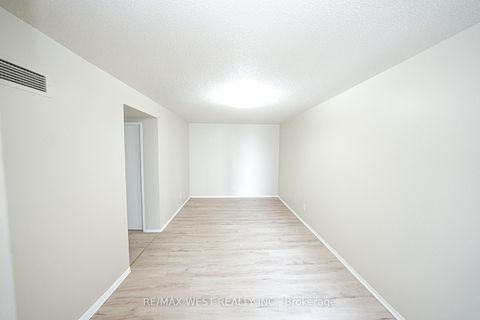 Photo 13 at 608 - 1470 Midland Avenue, Dorset Park, Toronto