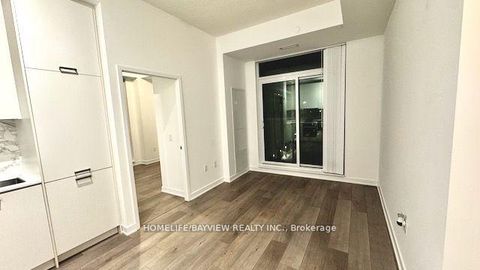 Photo 7 at #512 - 38 Honeycrisp Crescent N, Vaughan Corporate Centre, Vaughan