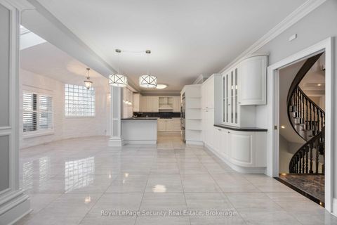 Photo 12 at 138 Elgin Mills Road W, Westbrook, Richmond Hill