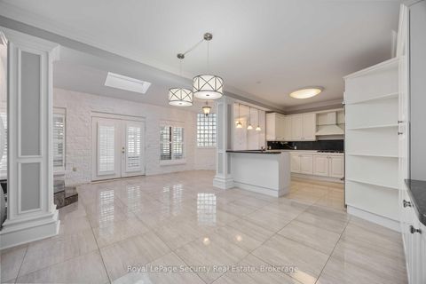 Photo 13 at 138 Elgin Mills Road W, Westbrook, Richmond Hill