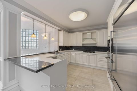 Photo 14 at 138 Elgin Mills Road W, Westbrook, Richmond Hill