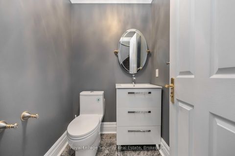 Photo 19 at 138 Elgin Mills Road W, Westbrook, Richmond Hill