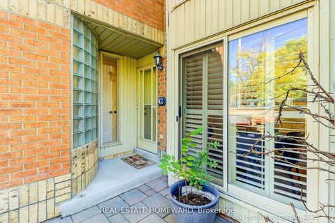 Photo 10 at 42 Rodeo Pathway, Cliffside, Toronto