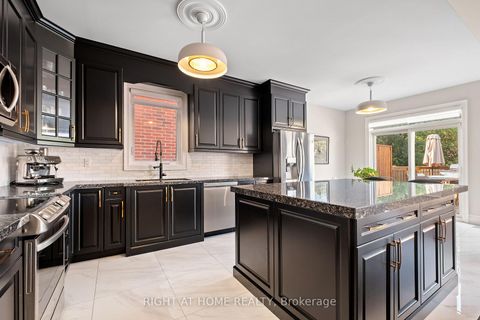 Photo 13 at 20b Leafield Street, L'Amoreaux, Toronto