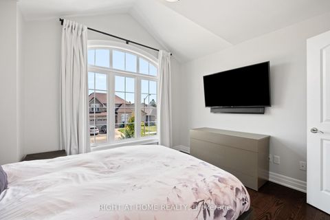 Photo 25 at 20b Leafield Street, L'Amoreaux, Toronto