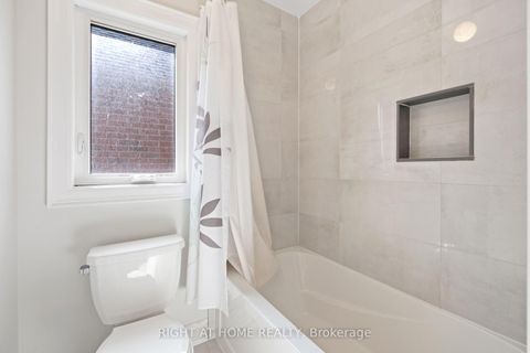 Photo 27 at 20b Leafield Street, L'Amoreaux, Toronto