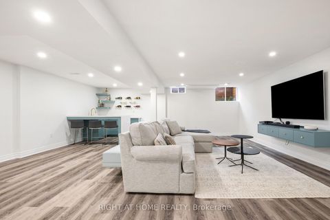 Photo 31 at 20b Leafield Street, L'Amoreaux, Toronto