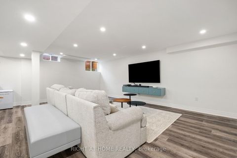 Photo 32 at 20b Leafield Street, L'Amoreaux, Toronto