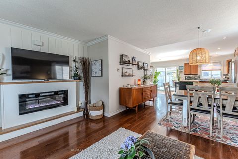 Photo 3 at 95 Crompton Drive, Little Lake, Barrie