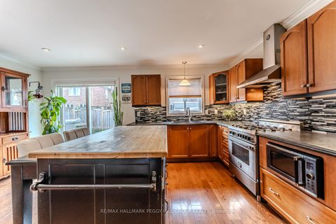 Photo 4 at 95 Crompton Drive, Little Lake, Barrie