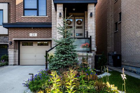 Photo 1 at 23 Hollyhock Court, Don Mills, Toronto