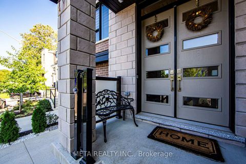 Photo 2 at 23 Hollyhock Court, Don Mills, Toronto