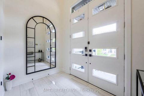 Photo 3 at 23 Hollyhock Court, Don Mills, Toronto