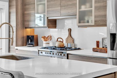 Photo 8 at 10 Oakdene Crescent, Danforth, Toronto