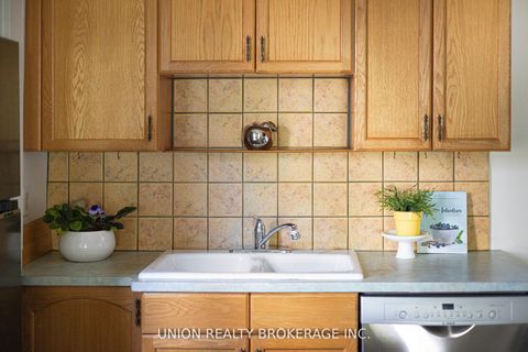 Photo 14 at 9 Elmer Avenue, The Beaches, Toronto