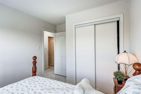 Photo 25 at 20 Hawtin Lane, Aurora Grove, Aurora