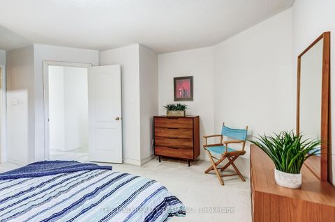 Photo 33 at 20 Hawtin Lane, Aurora Grove, Aurora