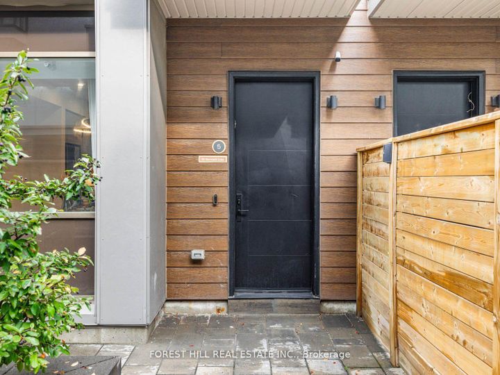 Photo 1 at UNIT-5 - 35 Dervock Crescent, Bayview Village, Toronto