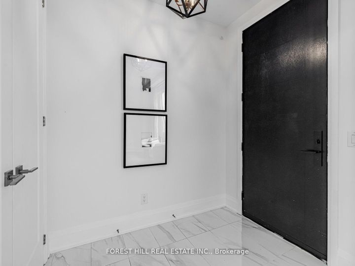Photo 3 at UNIT-5 - 35 Dervock Crescent, Bayview Village, Toronto