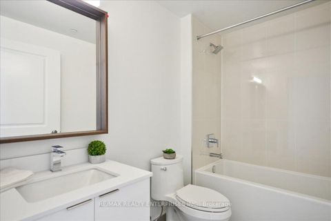 Photo 12 at 711 - 543 Richmond Street W, Waterfront Communities C1, Toronto