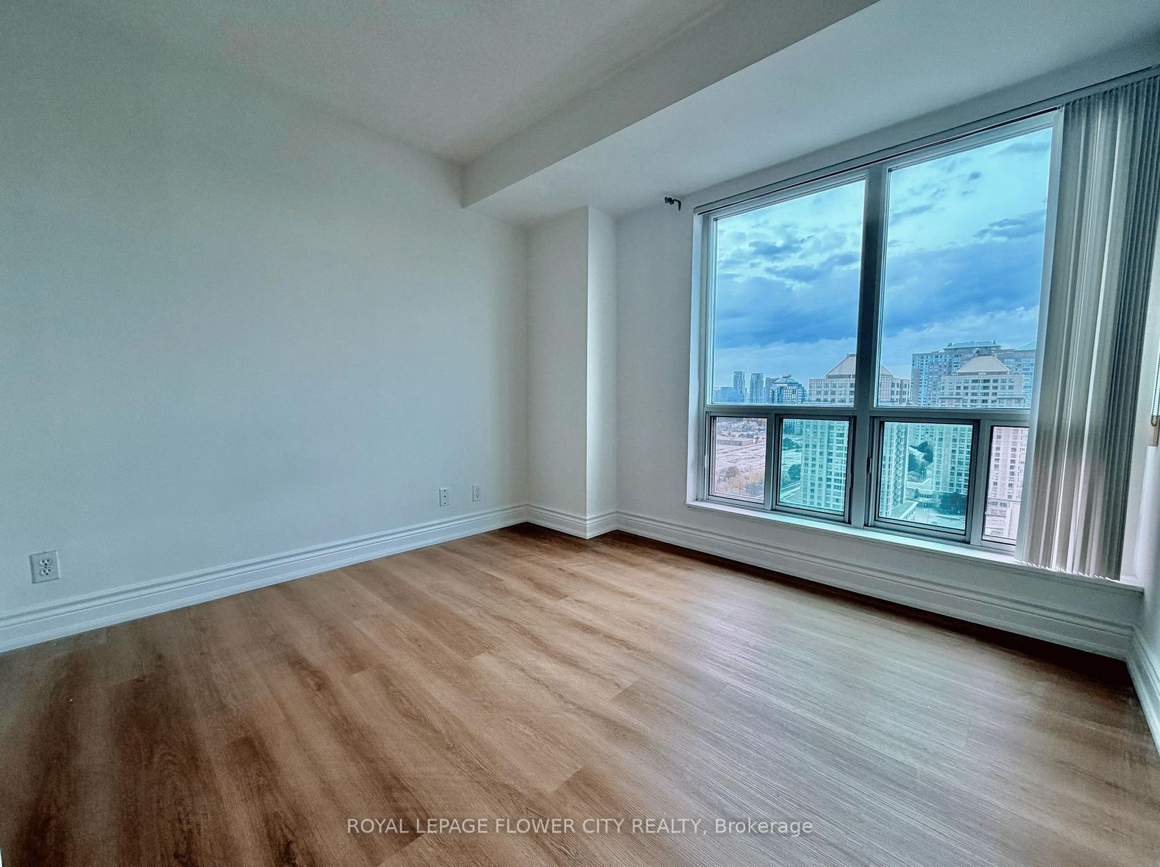 2303 - 11 Lee Centre Drive, Woburn, Toronto photo number 2