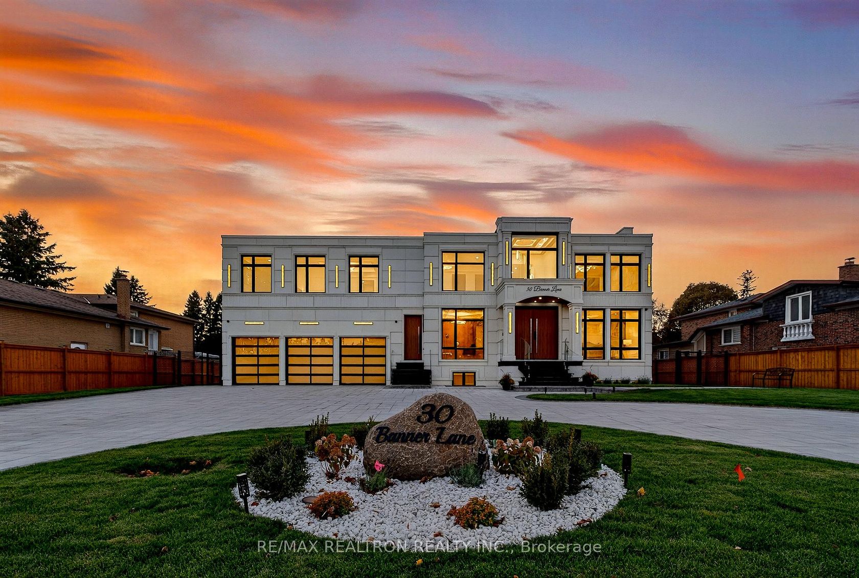 30 Banner Lane, King City, King photo number 2