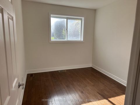 Photo 13 at 85 Aurora Heights Drive, Aurora Heights, Aurora