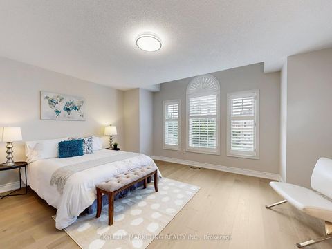 Photo 14 at 28 Garland Crescent S, Rouge Woods, Richmond Hill