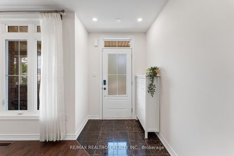 Photo 4 at 62 Betony Drive, Oak Ridges, Richmond Hill