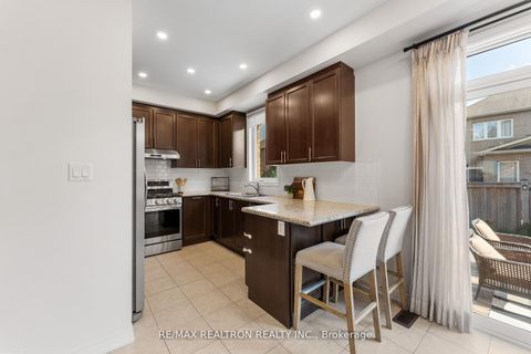 Photo 10 at 62 Betony Drive, Oak Ridges, Richmond Hill