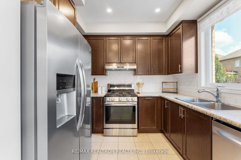 Photo 11 at 62 Betony Drive, Oak Ridges, Richmond Hill