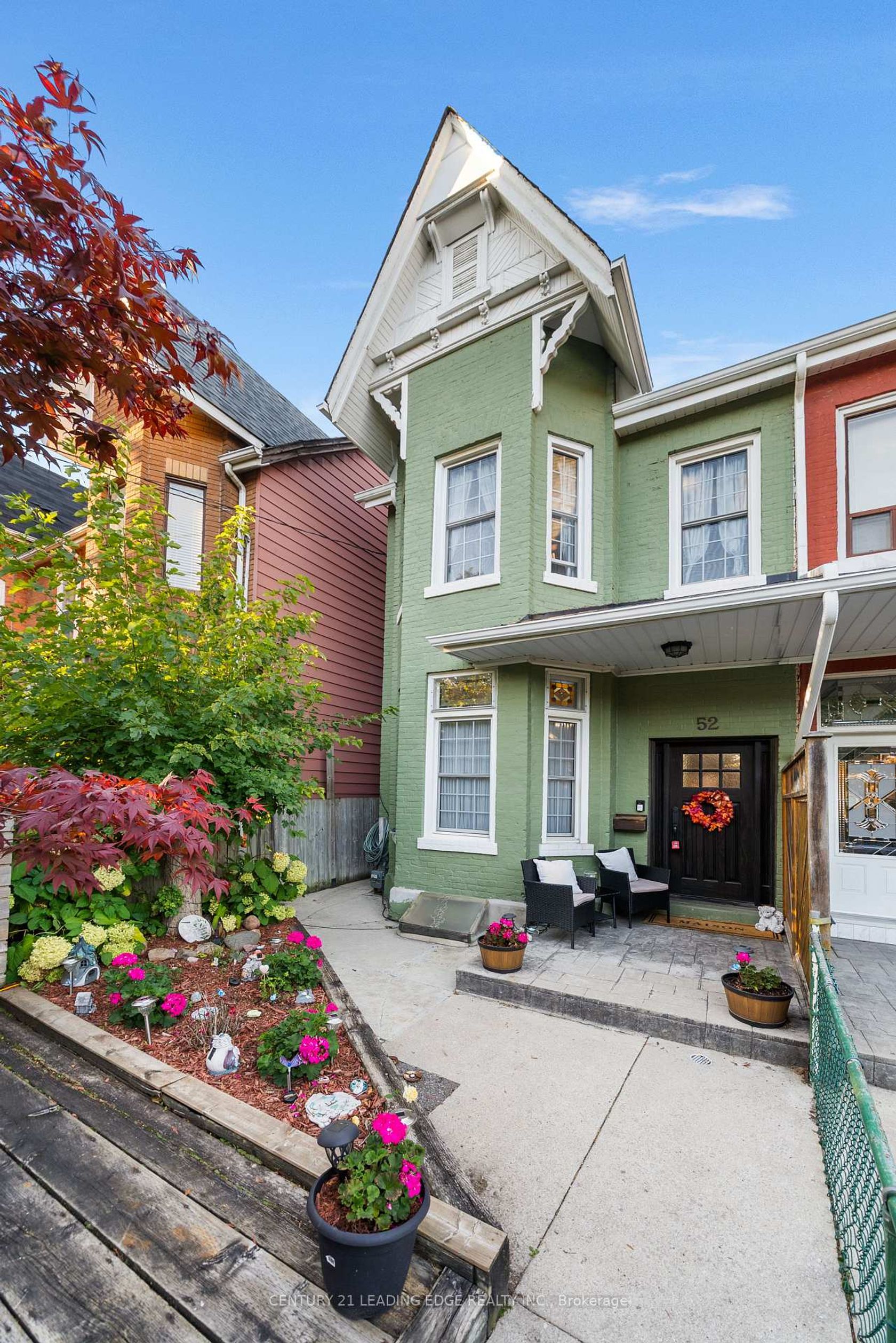 52 Florence Street, Little Portugal, Toronto photo number 2