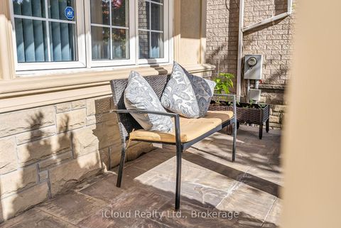 Photo 4 at 18 Daiseyfield Crescent, Vellore Village, Vaughan