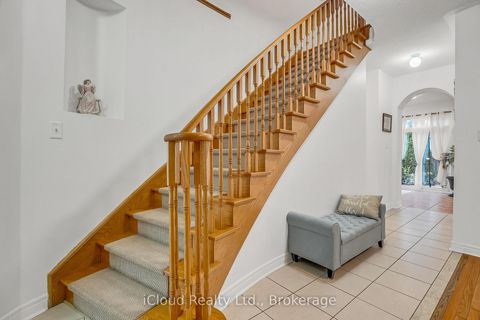 Photo 9 at 18 Daiseyfield Crescent, Vellore Village, Vaughan