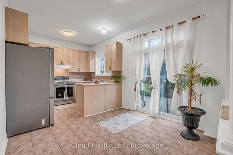 Photo 12 at 18 Daiseyfield Crescent, Vellore Village, Vaughan