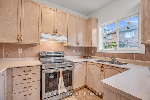 Photo 15 at 18 Daiseyfield Crescent, Vellore Village, Vaughan