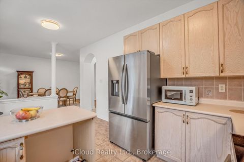 Photo 16 at 18 Daiseyfield Crescent, Vellore Village, Vaughan