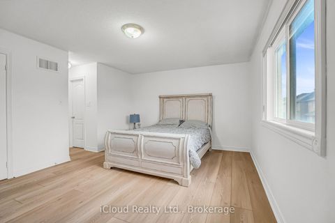 Photo 23 at 18 Daiseyfield Crescent, Vellore Village, Vaughan