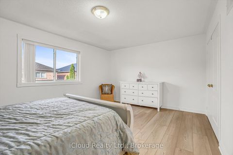 Photo 24 at 18 Daiseyfield Crescent, Vellore Village, Vaughan