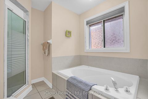 Photo 27 at 18 Daiseyfield Crescent, Vellore Village, Vaughan