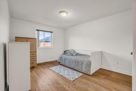 Photo 28 at 18 Daiseyfield Crescent, Vellore Village, Vaughan