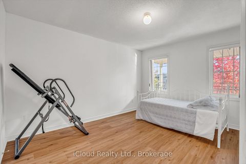 Photo 30 at 18 Daiseyfield Crescent, Vellore Village, Vaughan