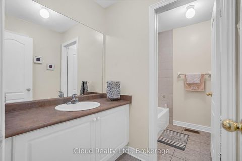 Photo 34 at 18 Daiseyfield Crescent, Vellore Village, Vaughan