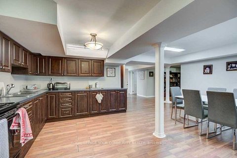 Photo 14 at 98 York Hill Boulevard, Yorkhill, Vaughan