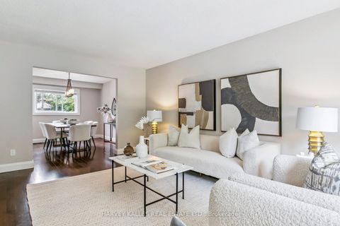 Photo 5 at 92 Golf Links Drive, Aurora Highlands, Aurora