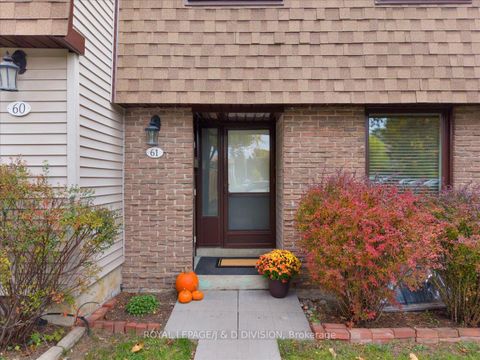 Photo 1 at 61 - 189 Springhead Gardens, North Richvale, Richmond Hill